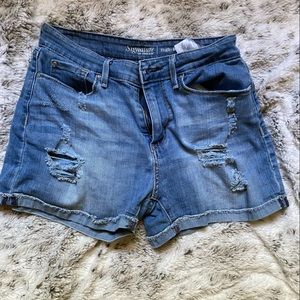 Levi Signature High Rise Shorts